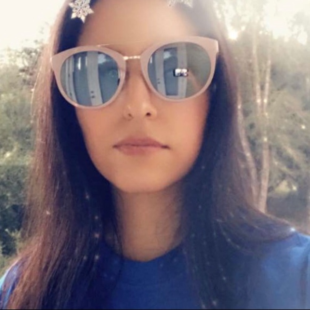 Meet your Posher, Claudia